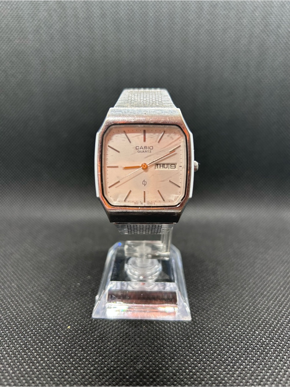 Vintage Casio Quartz Day Date Watch Silver Dial Mesh Band ES/EN New Battery